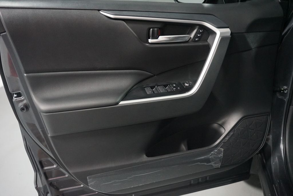 Thumbnail: 2025 Toyota RAV4 - 9
