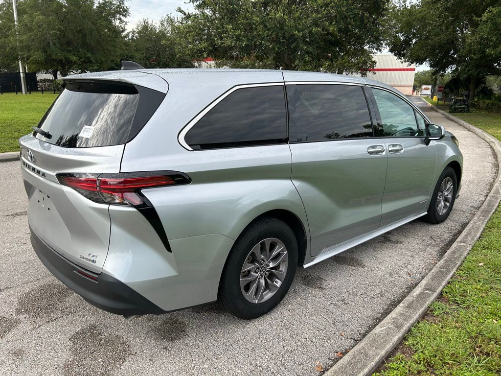 Thumbnail: 2021 Toyota Sienna - 5