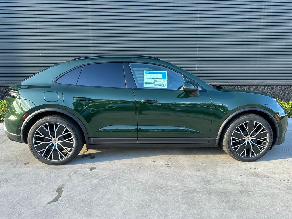 2024 Porsche Macan T 10