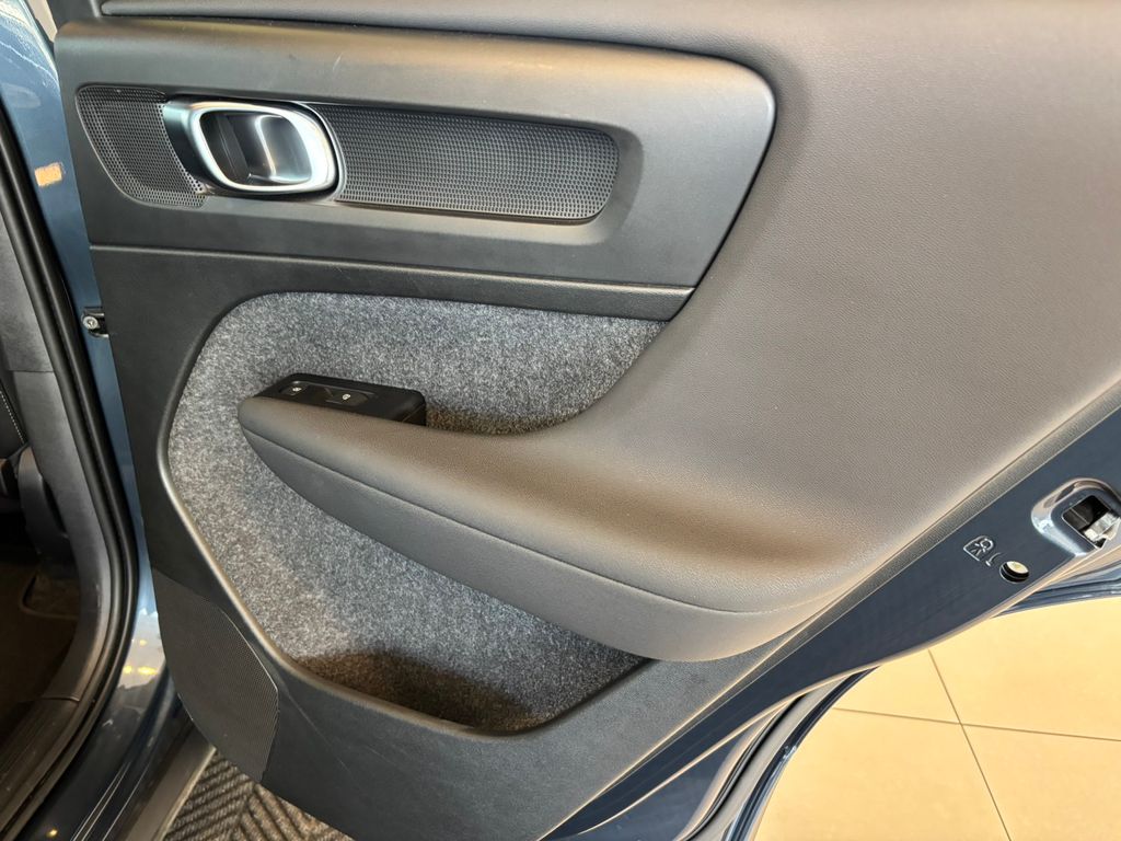 2022 Volvo XC40 Momentum
