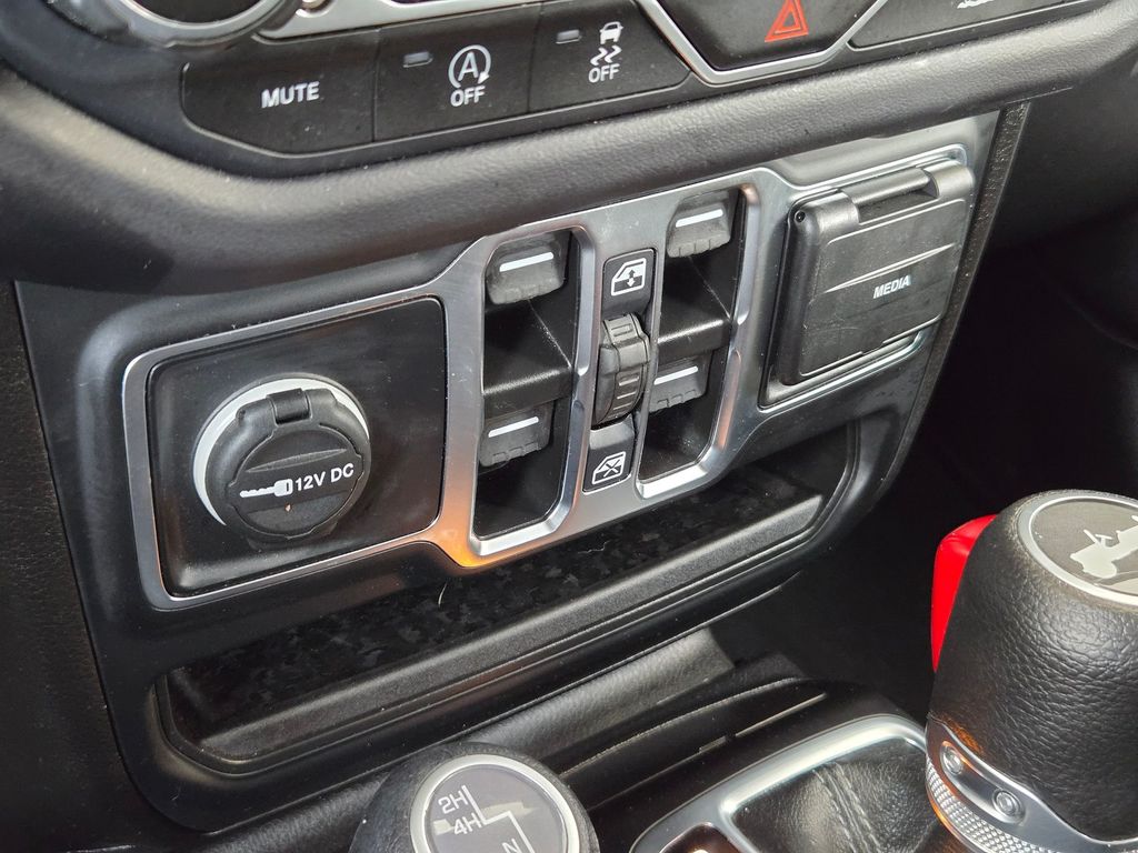 Used 2025 Jeep Wrangler SUV