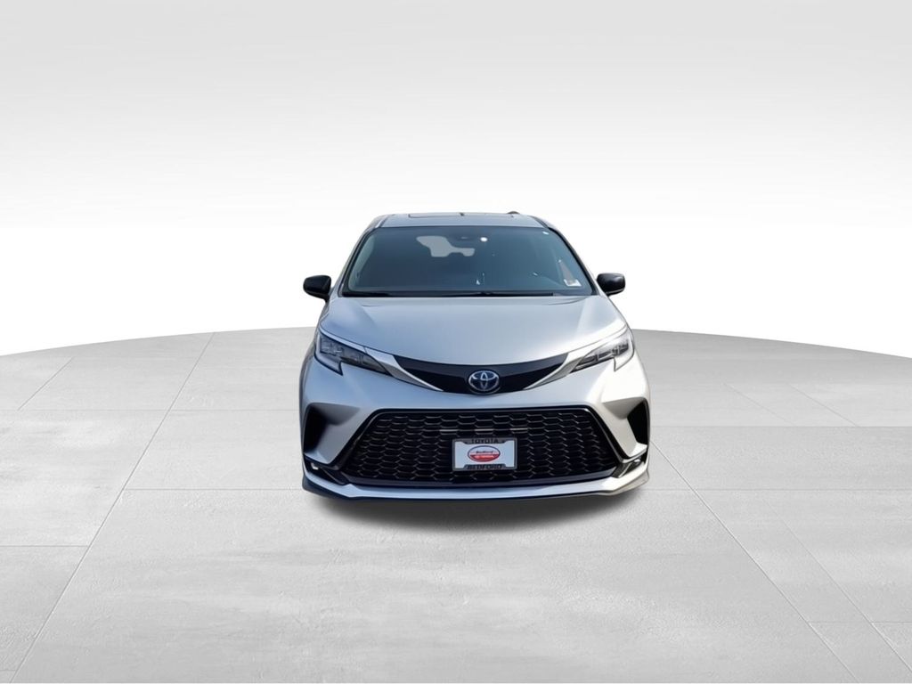 2022 Toyota Sienna XSE 3