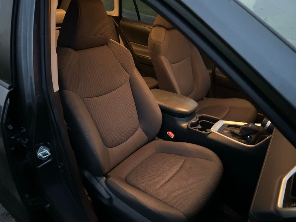 Thumbnail: 2019 Toyota RAV4 - 15