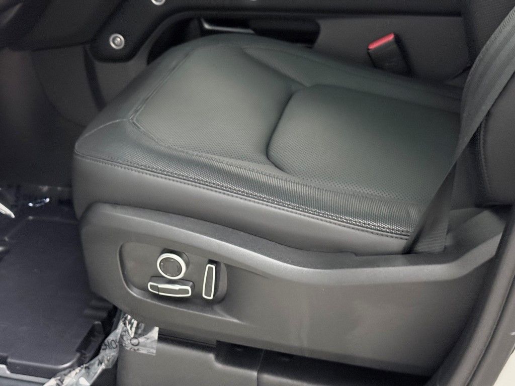 Thumbnail: 2024 Land Rover Defender - 31