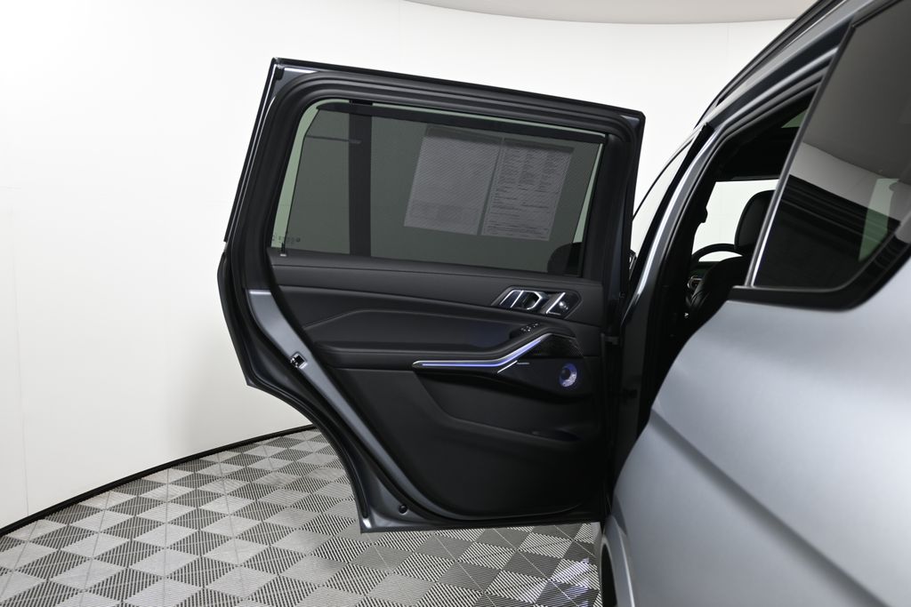 Thumbnail: 2026 BMW X7 - 32