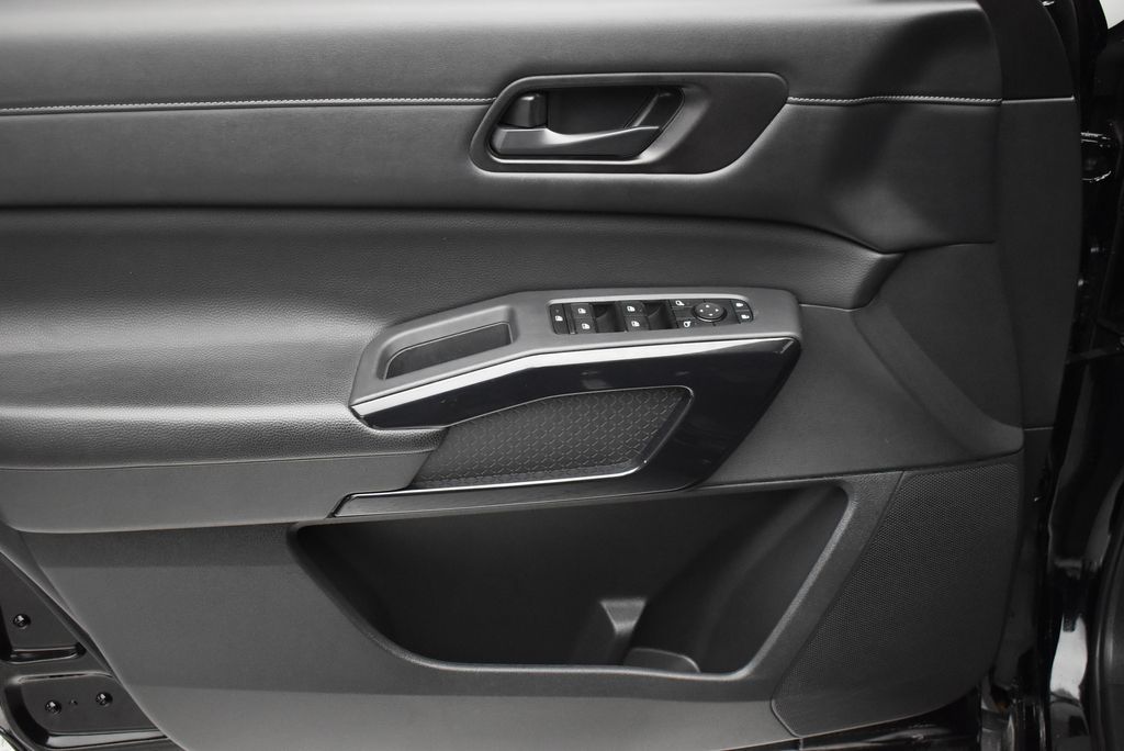 Thumbnail: 2024 Nissan Pathfinder - 9