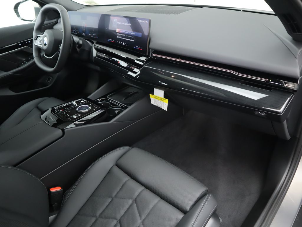 Thumbnail: 2025 BMW 5 Series - 18