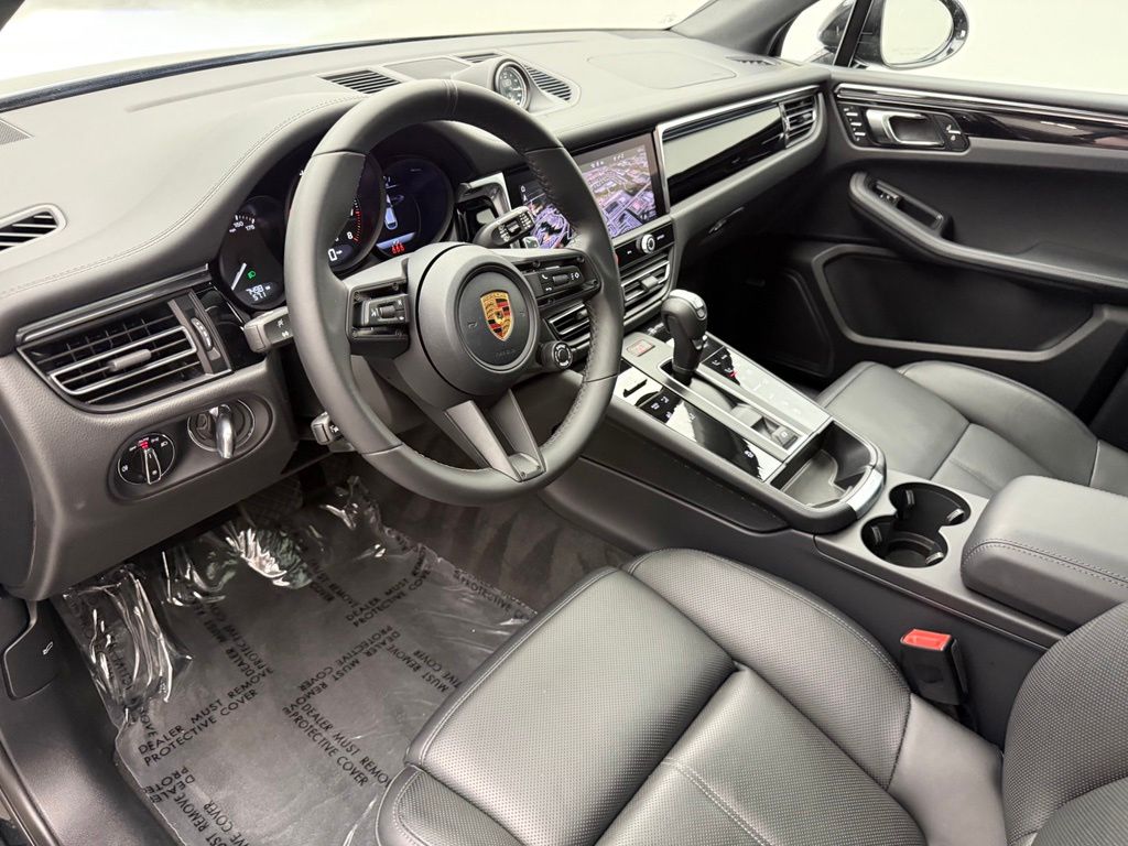 Thumbnail: 2026 Porsche Macan - 4