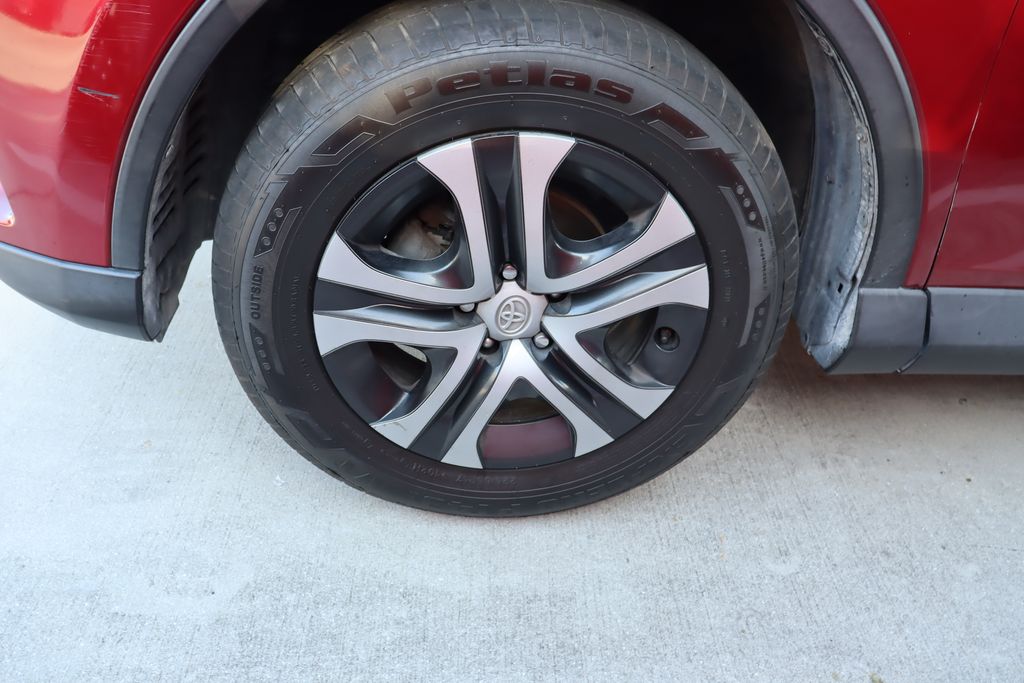 Thumbnail: 2018 Toyota RAV4 - 4