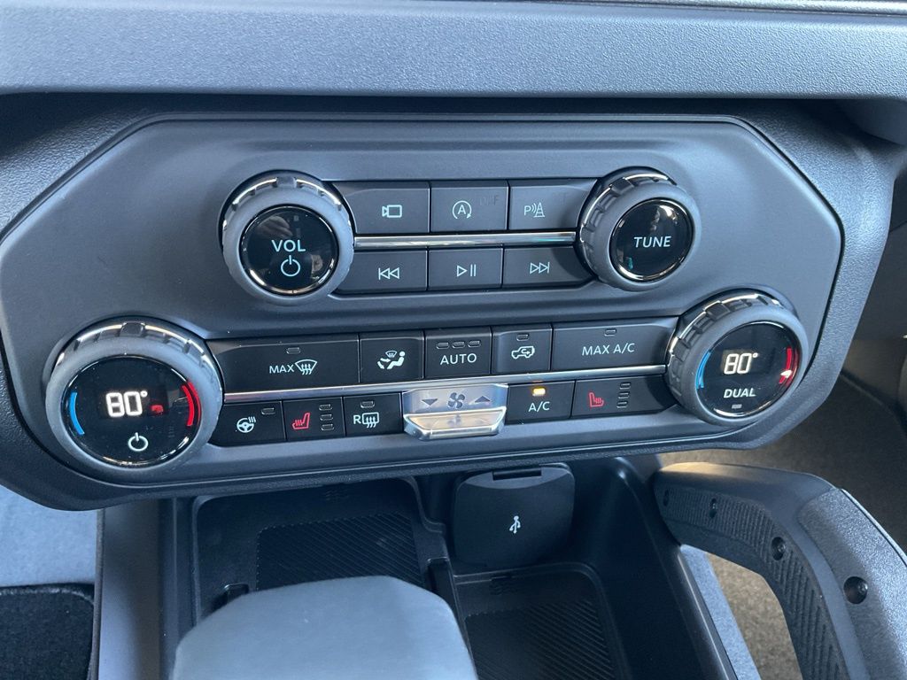 New 2025 Black Ford Badlands image 15