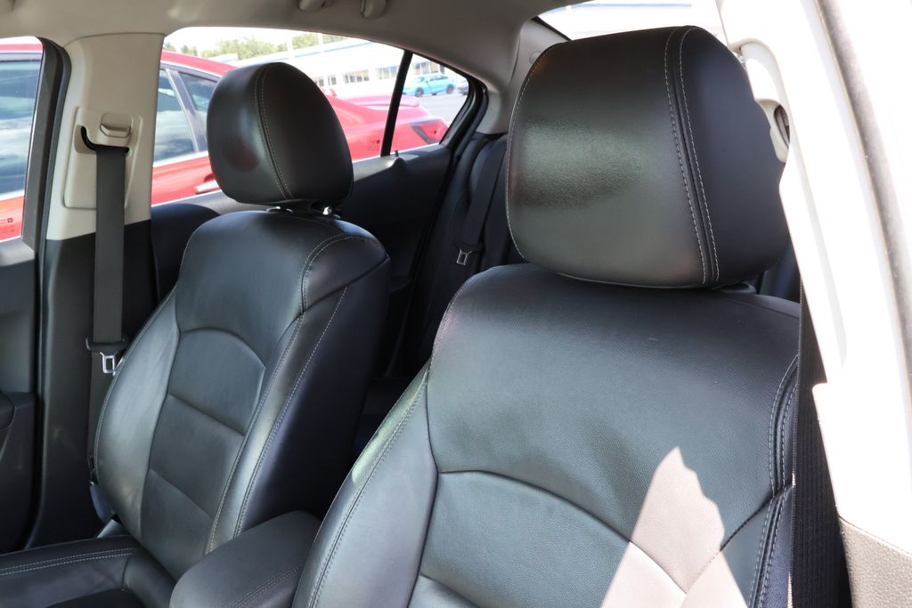 Thumbnail: 2015 Chevrolet Cruze - 9