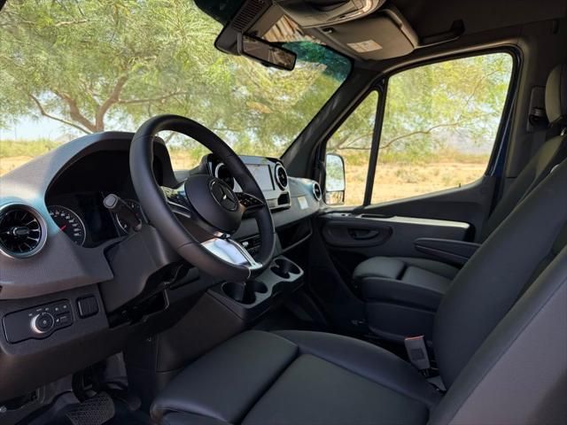 Thumbnail: 2025 Mercedes-Benz Sprinter - 14