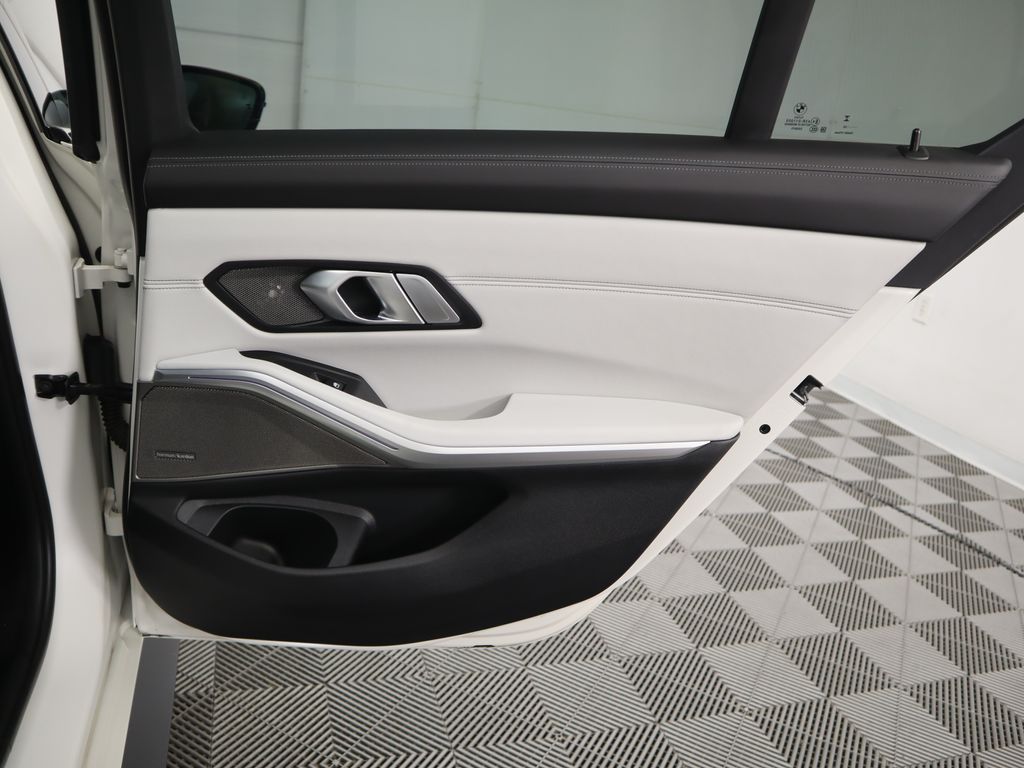 Thumbnail: 2022 BMW M3 - 28
