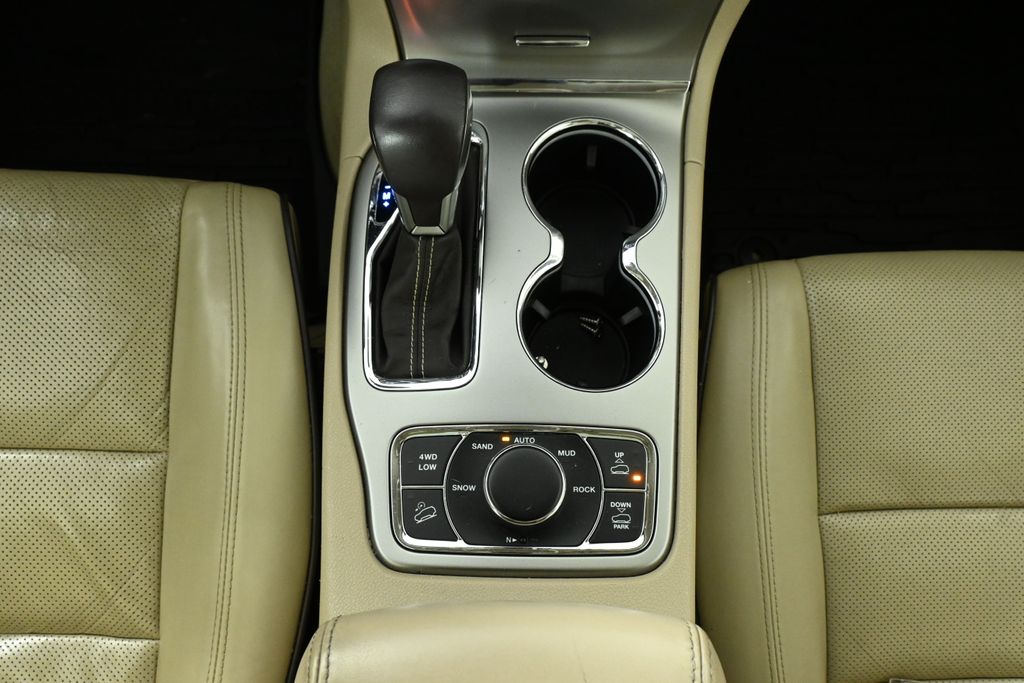 2018 Jeep Grand Cherokee Overland 23