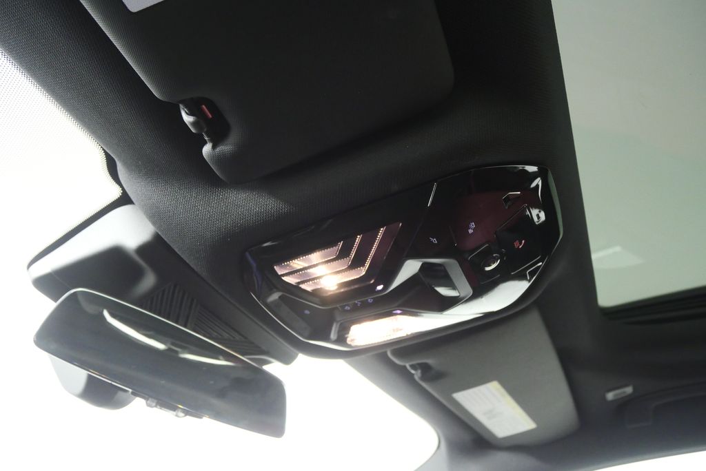 Thumbnail: 2025 BMW 5 Series - 22