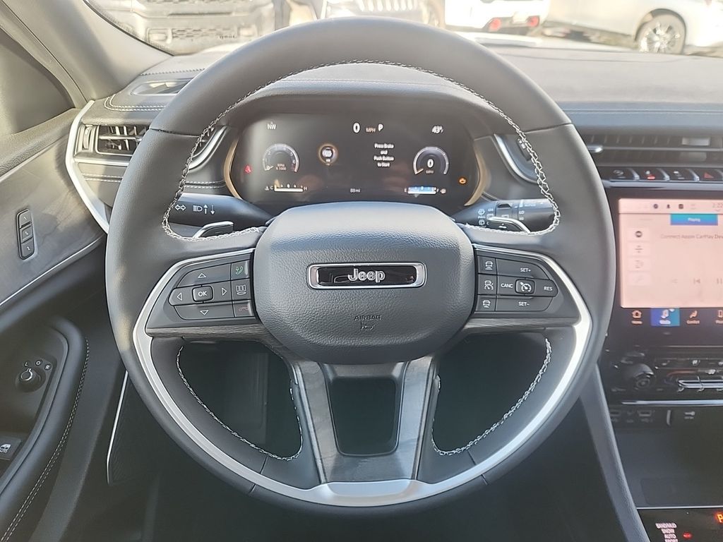 new 2025 Jeep Grand Cherokee car, priced at $47,990