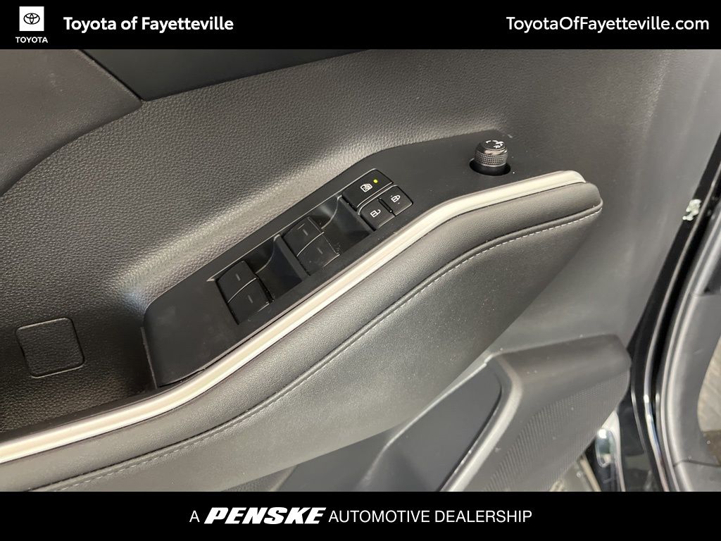 Thumbnail: 2023 Toyota Highlander - 29