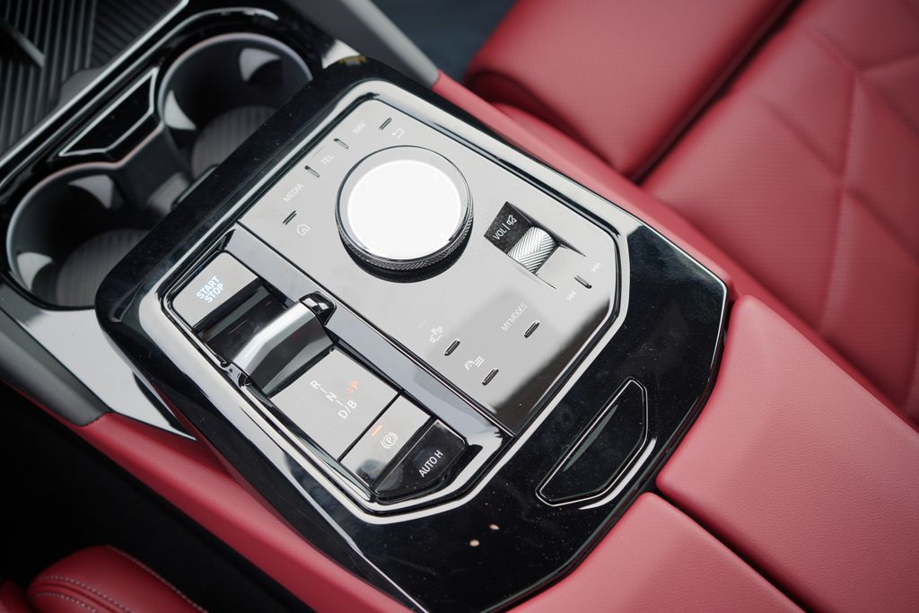 Thumbnail: 2026 BMW i5 - 19