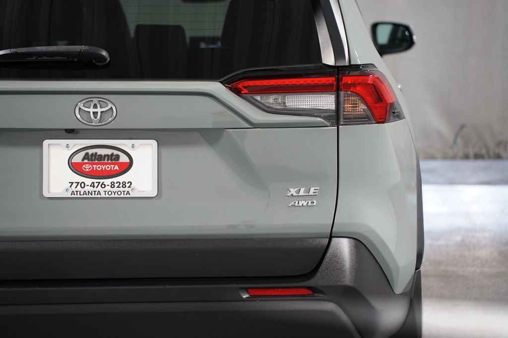 Thumbnail: 2021 Toyota RAV4 - 10