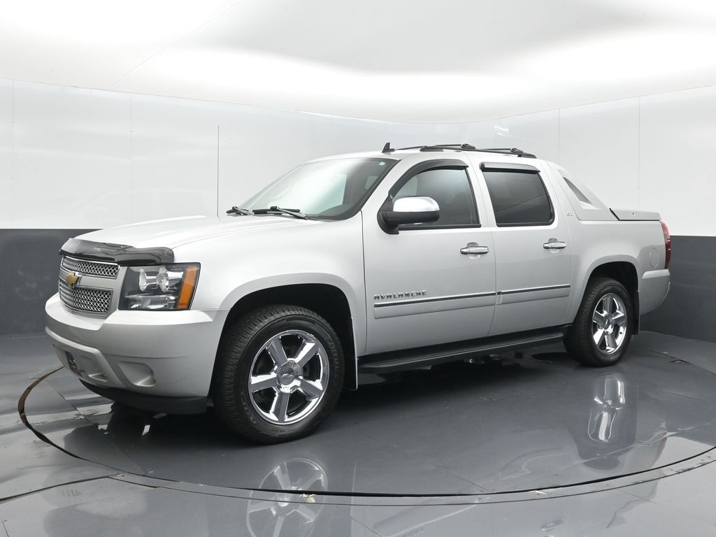 Sheer Silver Metallic 2011 Chevrolet Avalanche Pickup Truck Four-Wheel Drive 6-Speed Automatic
