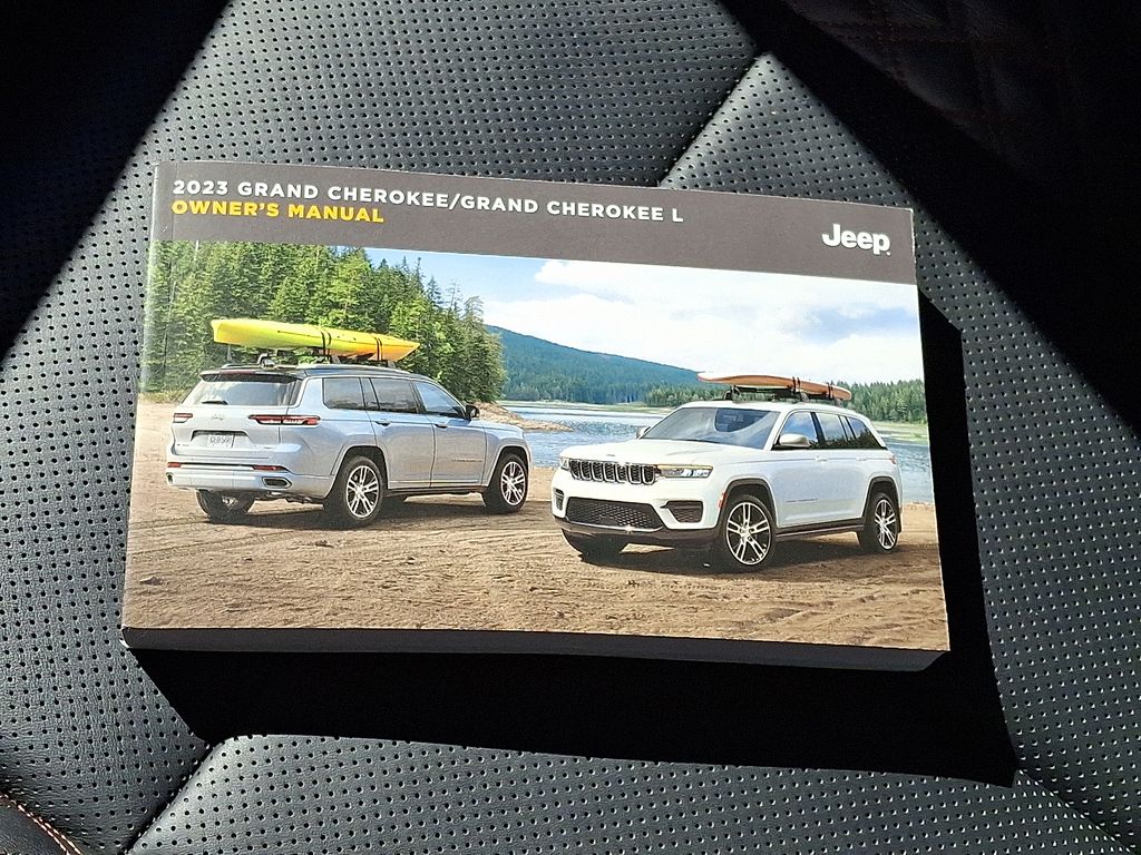 2023 Jeep Grand Cherokee — photo 28