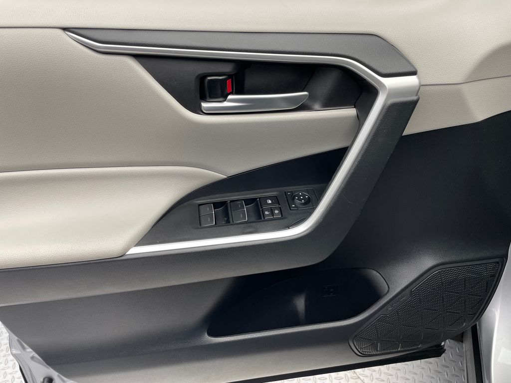 2023 Toyota RAV4 XLE 9