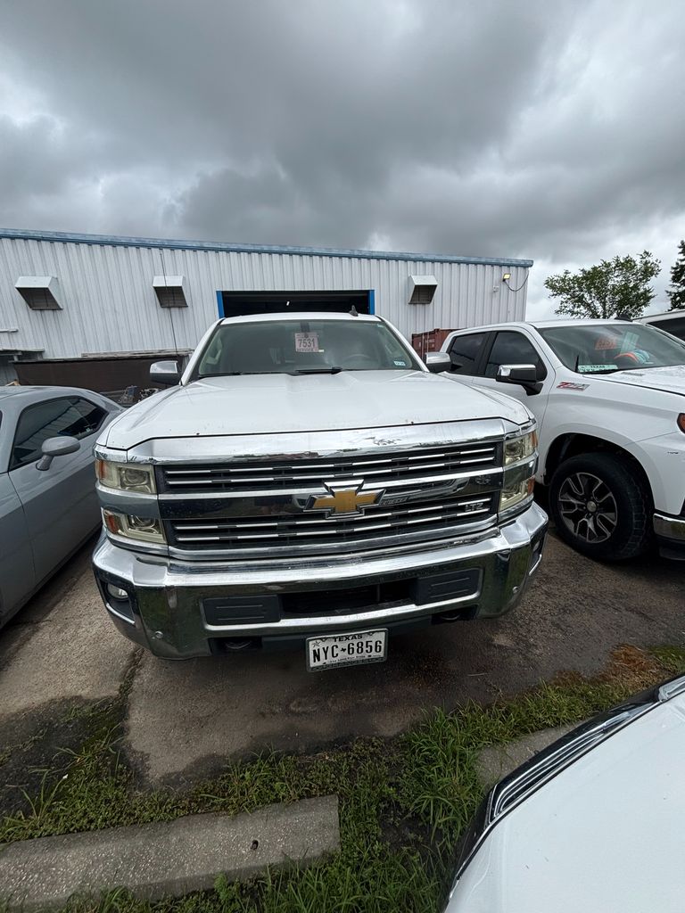 Summit White Gaz 2016 Chevrolet Silverado 2500HD Pickup Truck Four-Wheel Drive 6-Speed Automatic