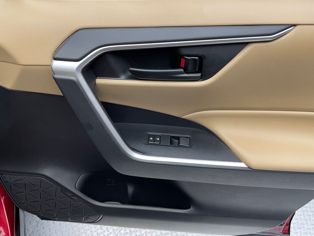 2022 Toyota RAV4 LE 14