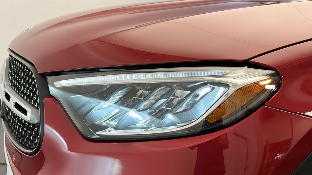 2025 Mercedes-Benz GLC 300 9