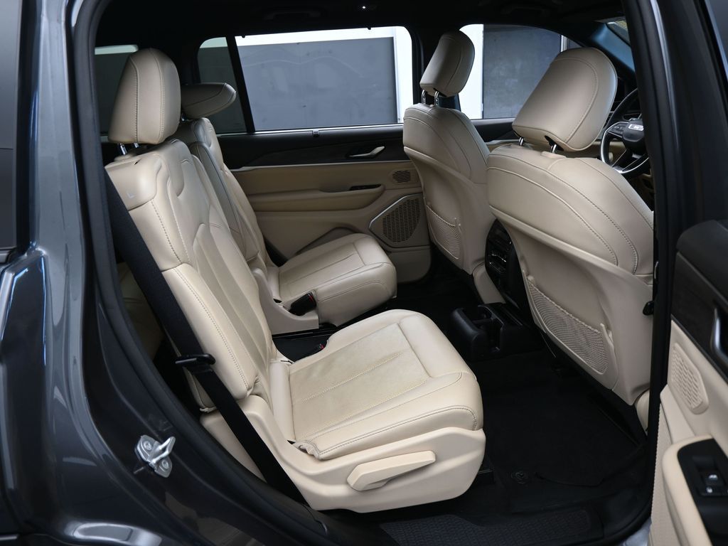 Used 2023 Baltic Gray Metallic Clearcoat Jeep Limited image 44