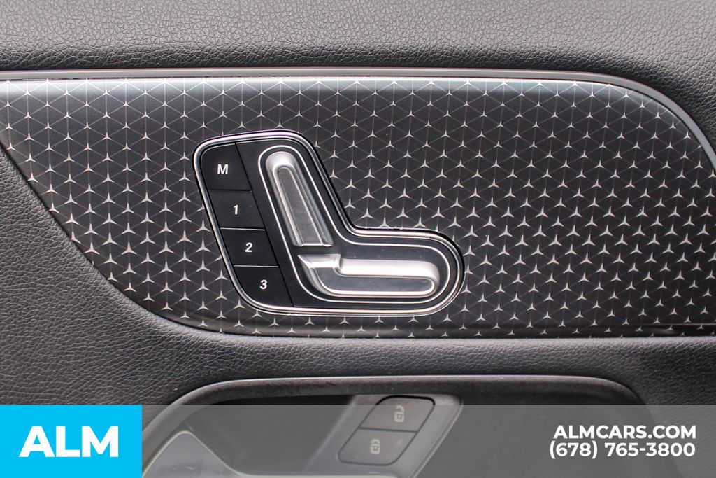 Used 2025 Black Mercedes-Benz GLA 250 image 38