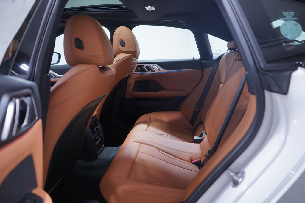 Thumbnail: 2025 BMW i4 - 9