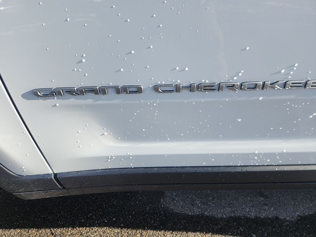 new 2025 Jeep Grand Cherokee car, priced at $47,990