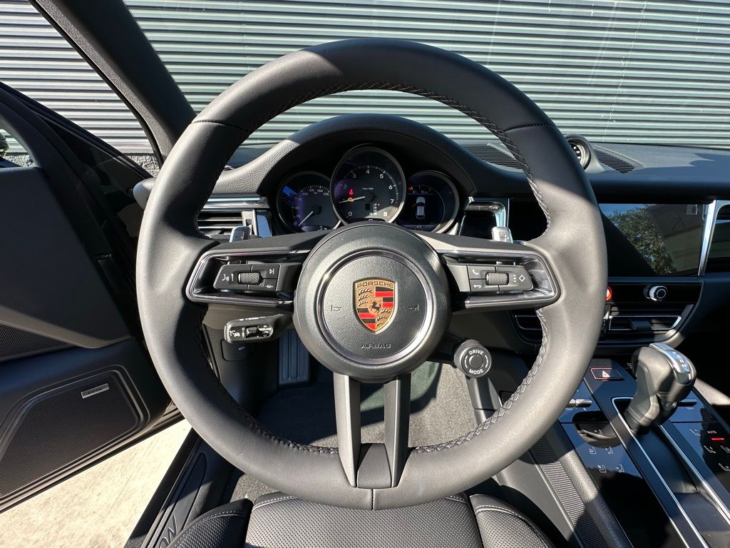 Thumbnail: 2026 Porsche Macan - 14