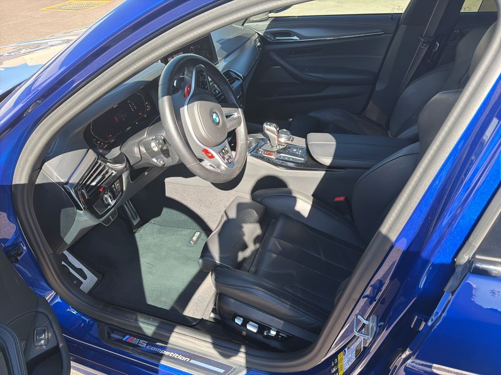 Thumbnail: 2023 BMW M5 - 8