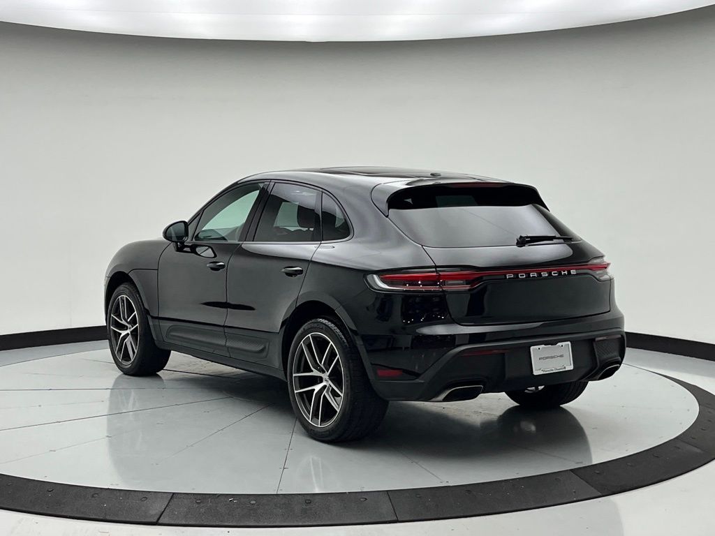 Thumbnail: 2025 Porsche Macan - 3