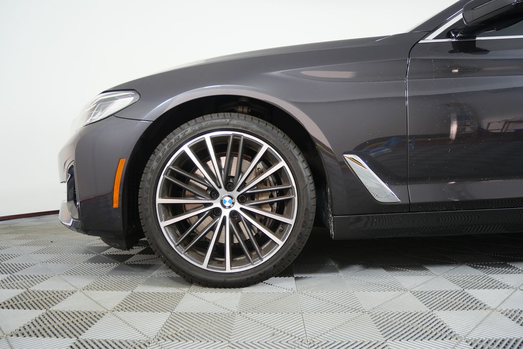Thumbnail: 2023 BMW 5 Series - 7