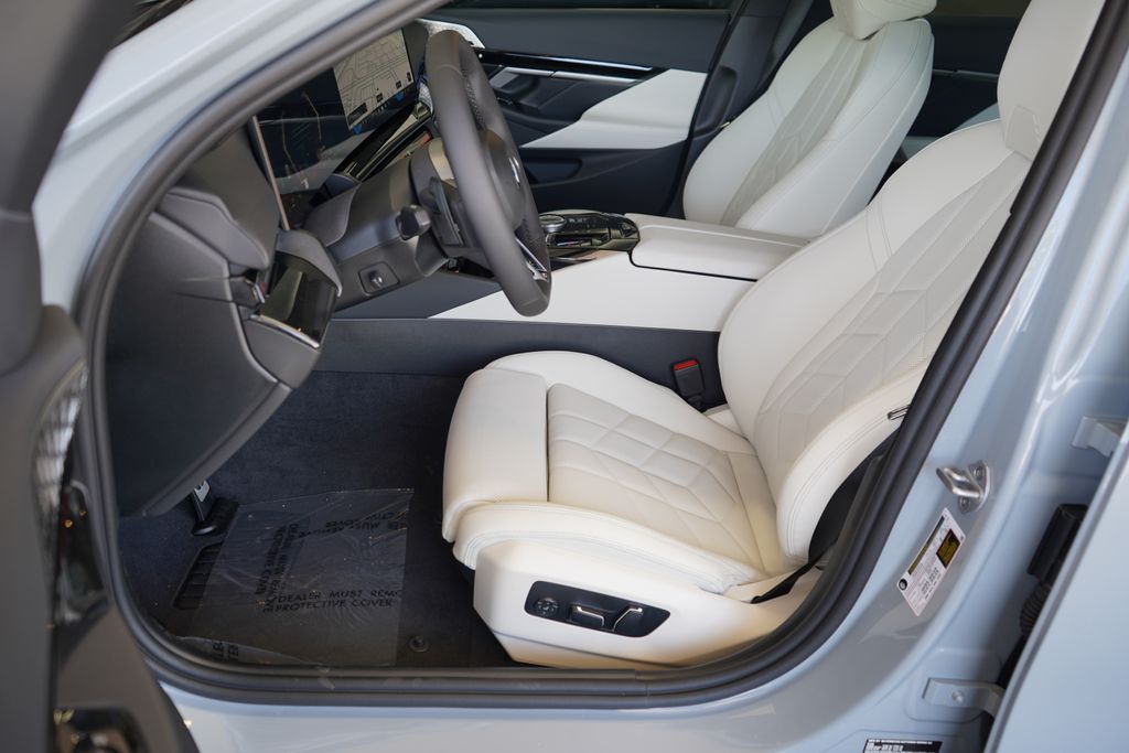 Thumbnail: 2026 BMW 5 Series - 11