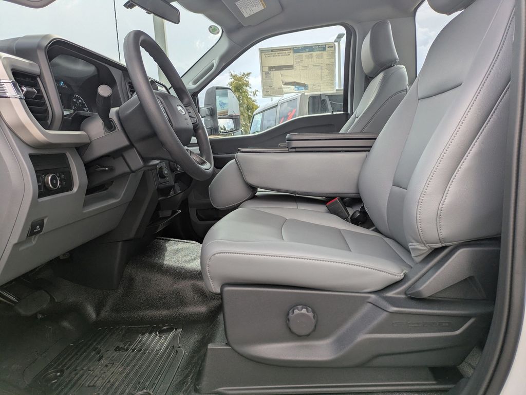 2025 Ford F-550 Chassis XL