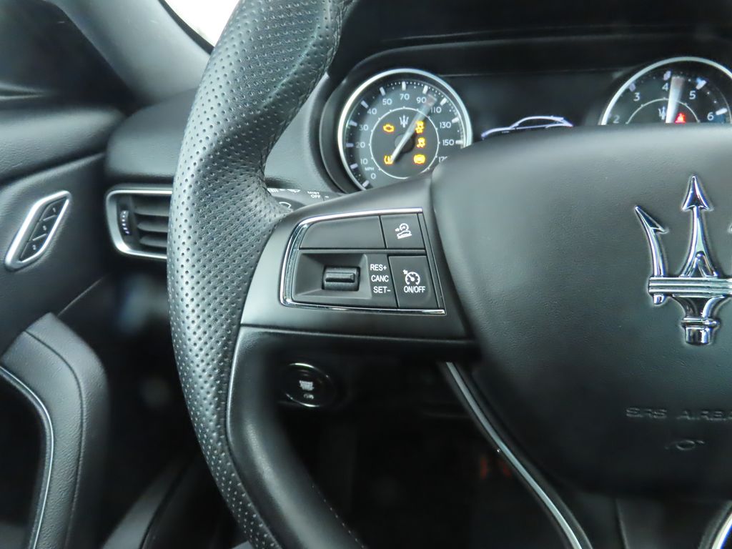 Thumbnail: 2021 Maserati Levante - 11