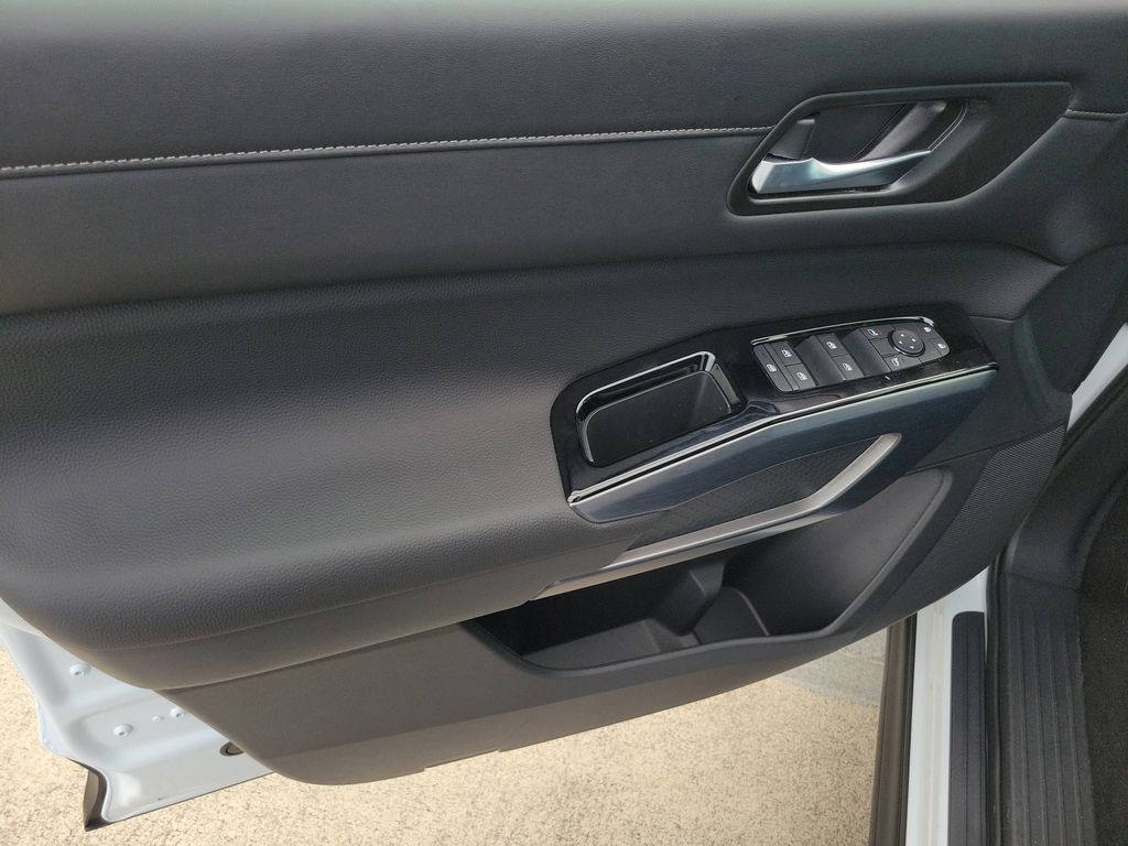 new 2026 Nissan Pathfinder car, priced at $38,580