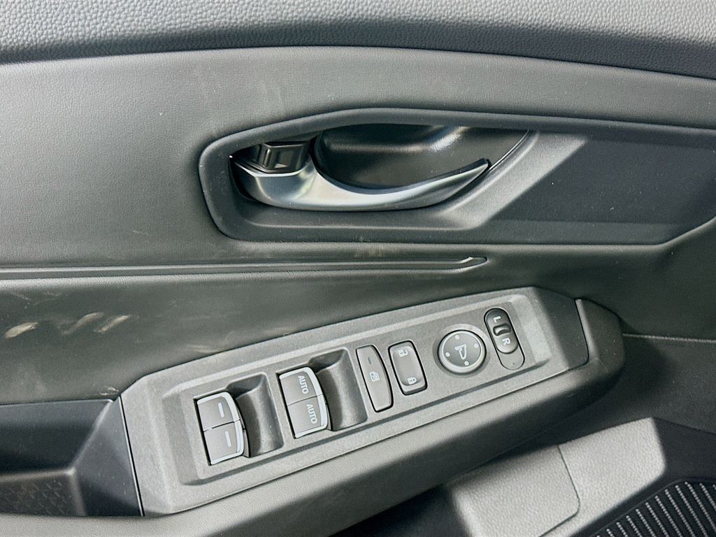 Thumbnail: 2025 Honda Accord - 19