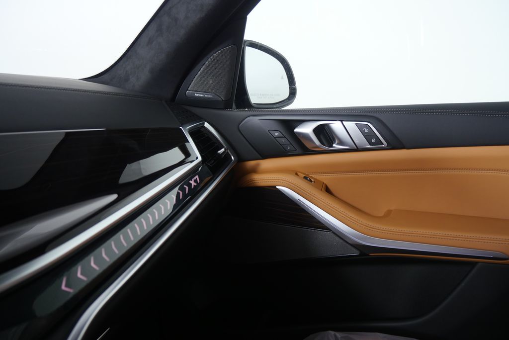 Thumbnail: 2026 BMW X7 - 26