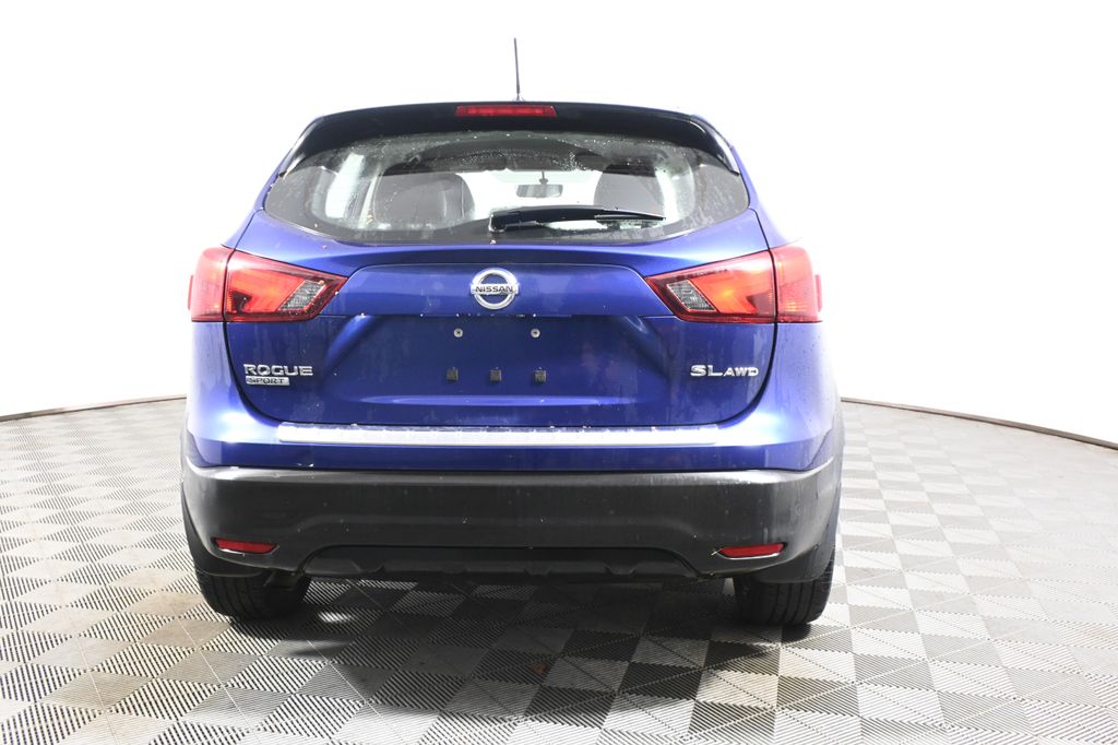 Thumbnail: 2017 Nissan Rogue Sport - 6