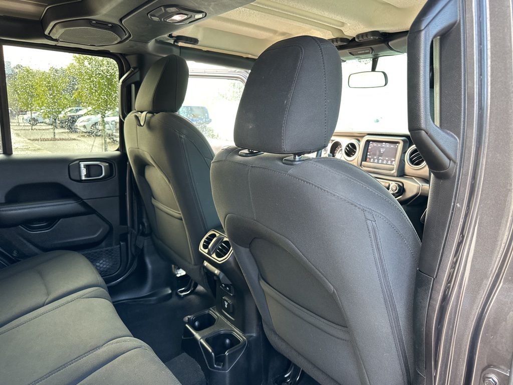 2018 Jeep Wrangler Unlimited Sahara 28