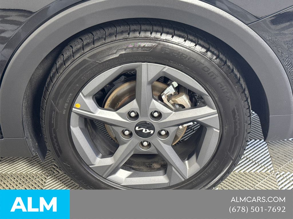 Used 2025 Black Kia LXS image 23