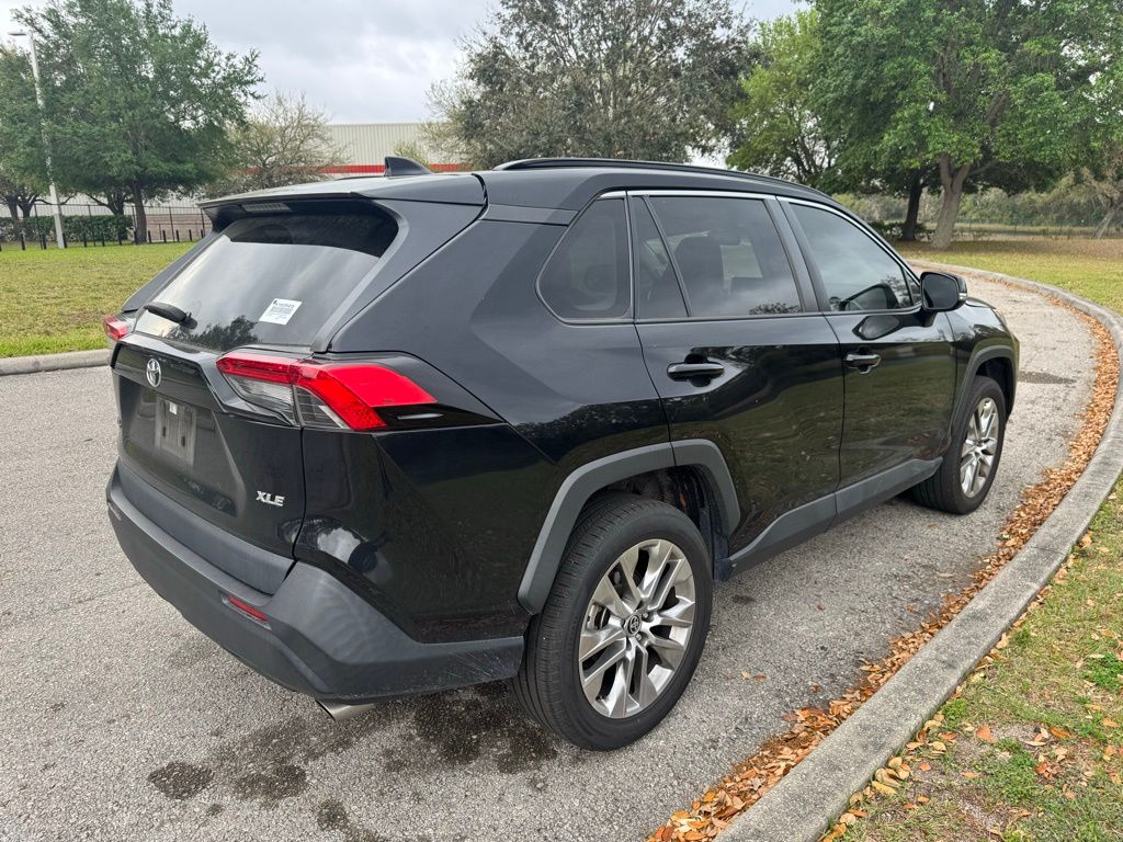 2021 Toyota RAV4 XLE Premium 5