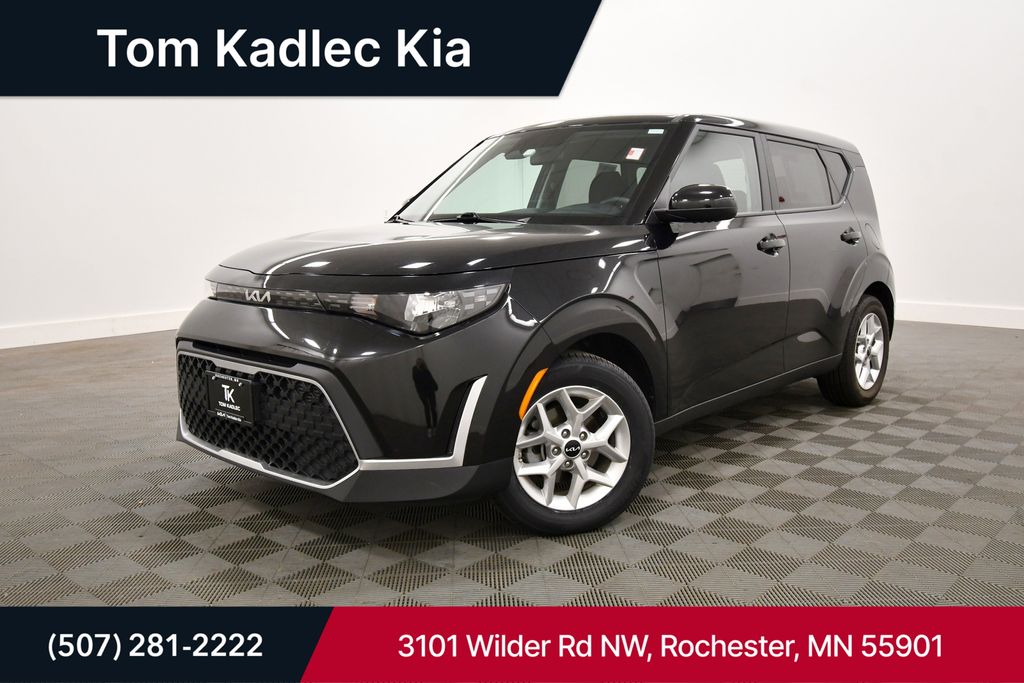 Black 2024 Kia Soul SUV / Crossover Front-Wheel Drive Continuously Variable Transmission