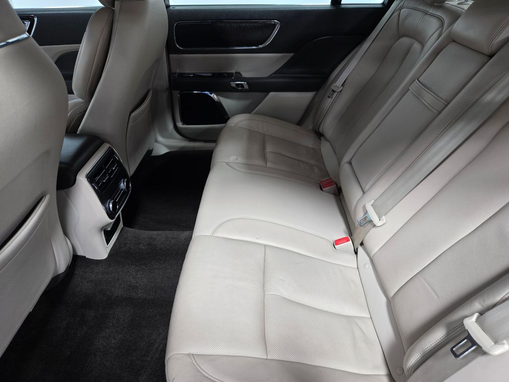2017 Lincoln Continental Reserve - Photo 31