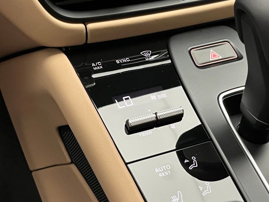 Thumbnail: 2026 Porsche Macan - 19